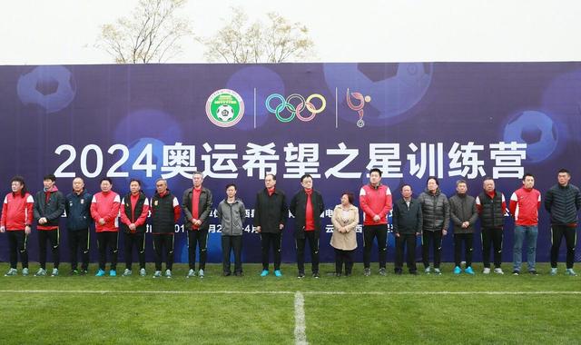 英媒footballtransfers的独家报道，阿森纳不会再继续尝试引进奥斯梅恩，而切尔西会继续尝试引进奥斯梅恩。